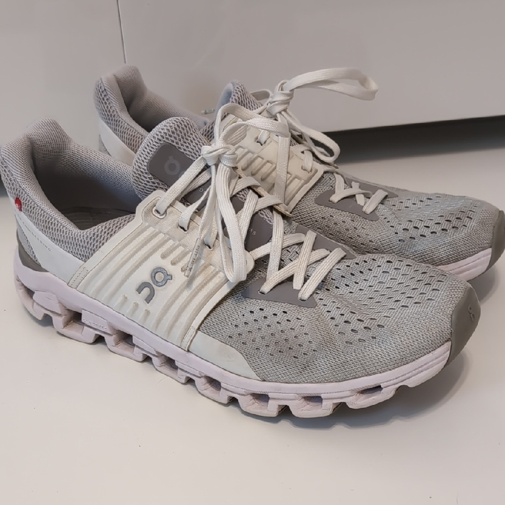 On Running Women's Helion Gray and White Athletic Sneakers Size 9.5